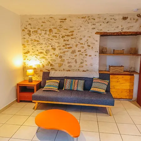 En Ardeche, Calme Et Nature Au Rendez-vous Saint-Montan