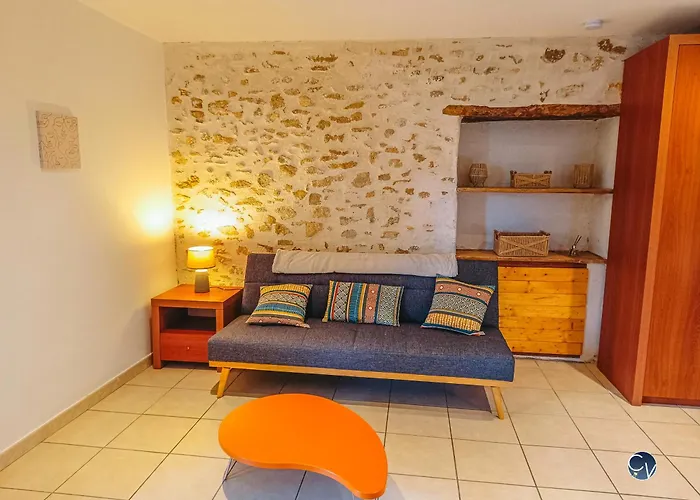 En Ardeche, Calme Et Nature Au Rendez-vous Saint-Montan